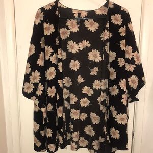 Tilly’s Floral Kimono